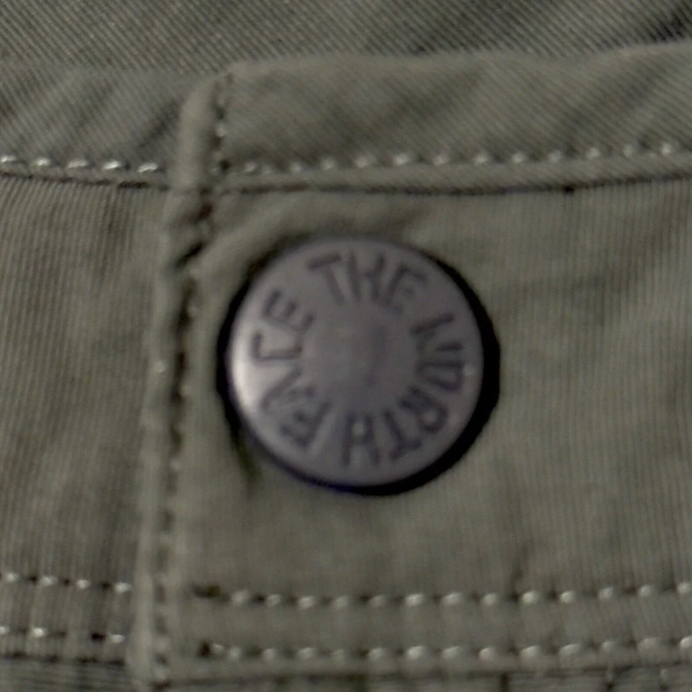 THE‎ NORTH FACE Hiking Cargo Shorts Mens Size 40 Gray Pockets Button Snap
